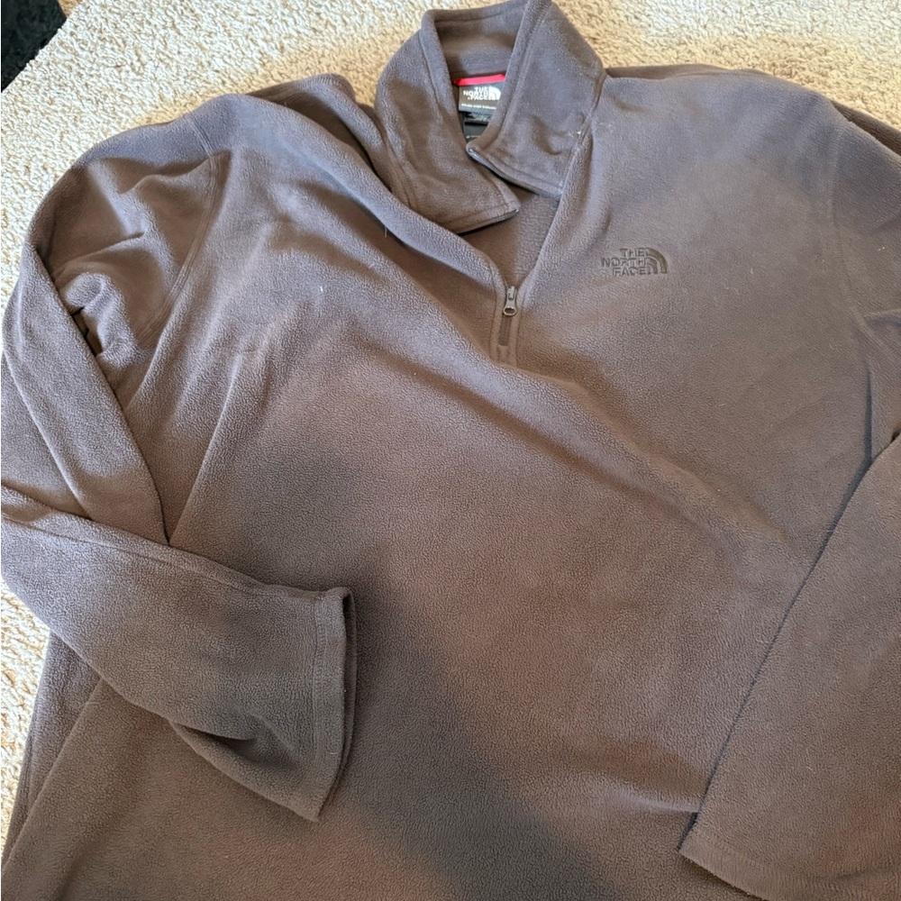 Men’s quarters at Northface size extra large